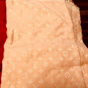 Louis Vuitton Accessories - Light Shawl Pink Louis Vuitton Scarf Louis Vuitton Accessories - Light Shawl Pink Louis Vuitton Scarf